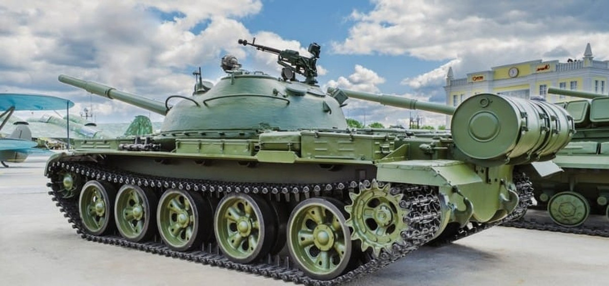 Tuy nhiên ông Kartsev coi T-62 là chiếc xe tăng yêu thích của mình. Lần đầu tiên trên thế giới, pháo nòng trơn 115 mm được lắp đặt trên cỗ chiến xa, điều này đã mang lại kết quả tuyệt vời.