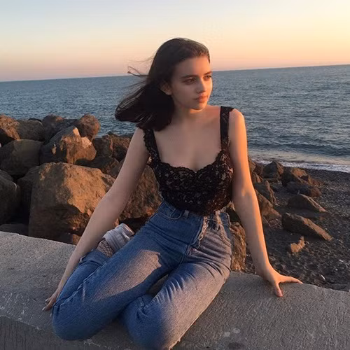 Cũng không ít người dự đoán, trong tương lai không xa, nếu muốn, cô nàng chắc chắn sẽ còn tiến xa hơn trên con đường làm người mẫu.