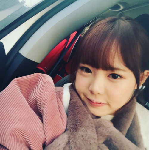 Chồng cô là Lee Se Yong, khi đó mới 18 tuổi. Điều này khiến cư dân mạng hết sức ngạc nhiên vì cả hai vợ chồng đều lập gia đình khi còn quá trẻ.