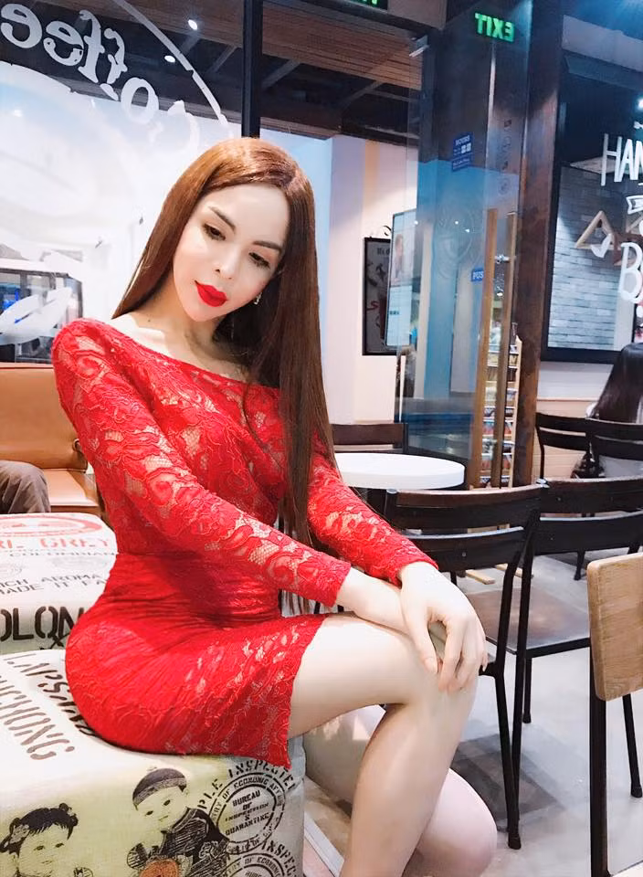 Tuy nhiên trước quá nhiều lời lẽ không hay về nguyên nhân thật sự khiến gương mặt mình bị biến dạng như vậy, Linda mới đây lại chia sẻ trên trang cá nhân, xin nói một lần cuối: "Vài lời gửi đến những bác sĩ nào đã coppy lấy hình mình, chưa liên hệ với mình mà up bài khi chưa tìm hiểu rõ sự việc cũng như những bạn chưa biết.