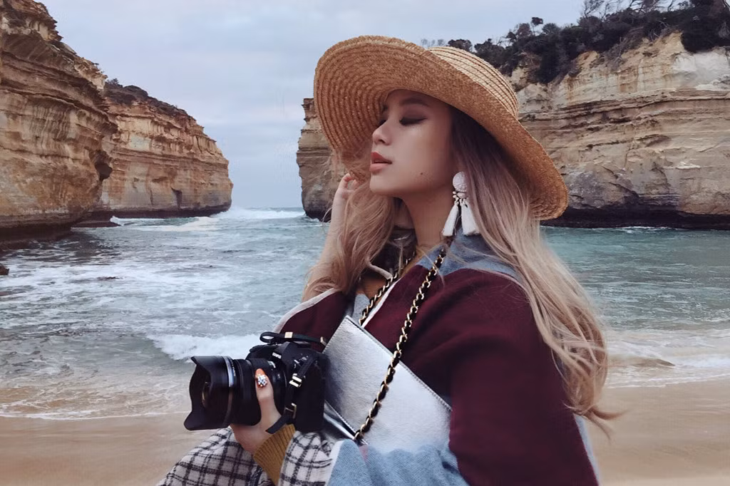 Willabelle cho hay điều hành trang blog mất khá nhiều thời gian của mình. 9X tự lên kế hoạch, tạo kiểu tóc, chọn trang phục, chụp hình, viết bài và biên tập... Cô không hợp tác với nhiếp ảnh gia chuyên nghiệp mà được chính mẹ thường xuyên làm "phó nháy".