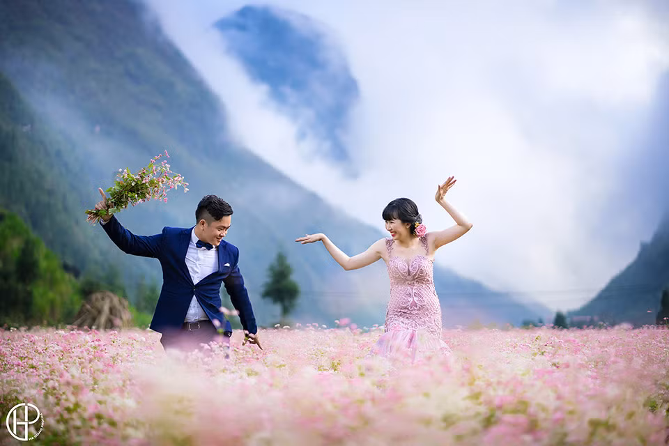 Cặp đôi dự định giữa năm sau sẽ chính thức về chung một nhà và đang ấp ủ cho việc chuẩn bị một tiệc cưới thật đáng nhớ.