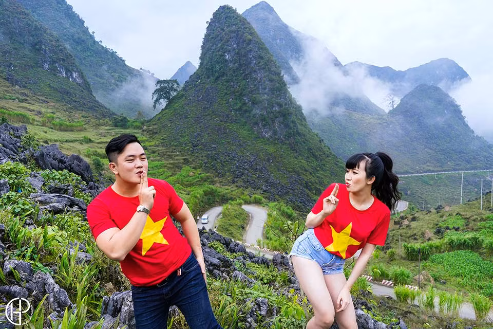 Trước đó, cặp đôi 'cứ có thời gian rảnh là đi chụp ảnh' này vừa thực hiện album cưới tại Đà Lạt. Đến nay, họ đã sở hữu bộ sưu tầm hàng nghìn bức ảnh qua các chuyến đi trải nghiệm cùng nhau.