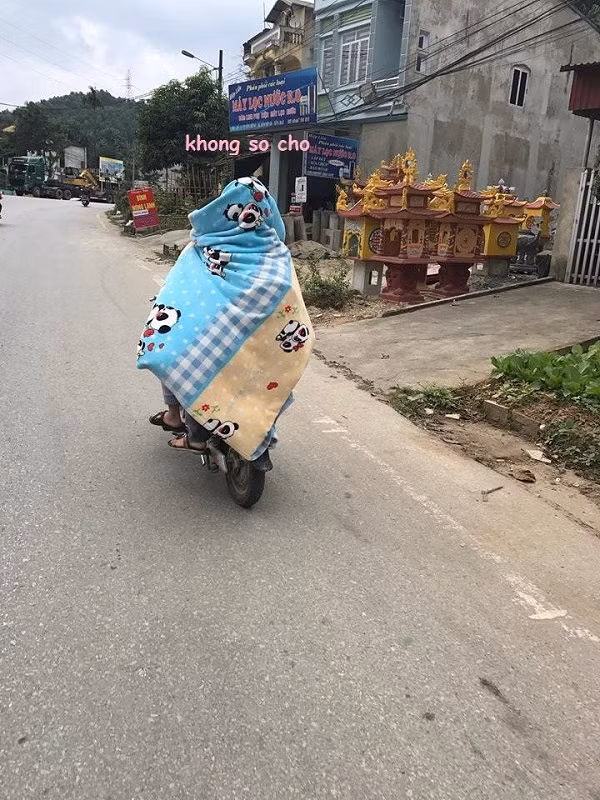 Đôi ta "choàng chăn đi khắp thế gian".