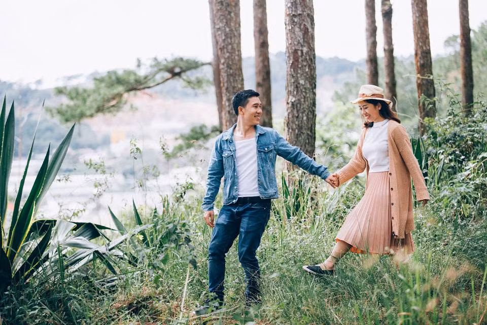 Hai năm sau, cả hai có những dòng bình luận đầu tiên với nhau trên mạng xã hội và bắt đầu những buổi hẹn hò riêng.