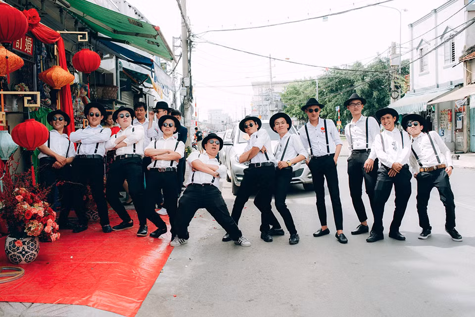 Vì cả hai trước khi cưới có studio riêng nên ngày nào cũng làm việc với nhau. Khi ấy tất thảy những cảm xúc vui buồn, hờn giận đều trở thành những điều khó quên và được Dũng trân quý khi nhắc đến tình yêu của mình.