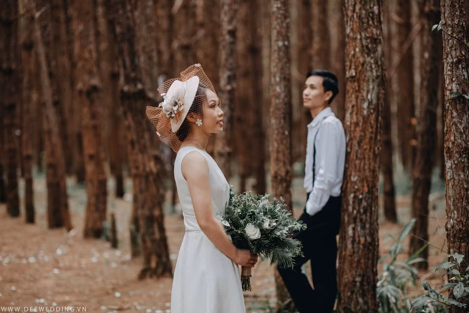 Tháng 12 âm lịch này cả hai chính thức tổ chức hôn lễ sau hơn 3 năm bên nhau. Và bộ ảnh cưới ở Đà Lạt mộng mơ chính là kỷ niệm tuyệt đẹp đánh dấu cột mốc đặc biệt đó của cả hai.