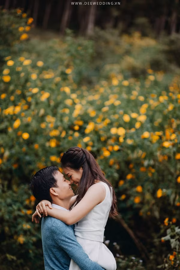 'Trong suốt buổi cafe, mình cũng có nói chuyện giao lưu đùa giỡn với những người bạn bè thì trong số những người bạn của em mình, mình có ấn tượng đặc biệt và cảm tình với Phương vì vẻ bên ngoài rụt rè, ít nói và ánh mắt thân thiện', Hữu Tuyên bồi hồi nhớ lại.