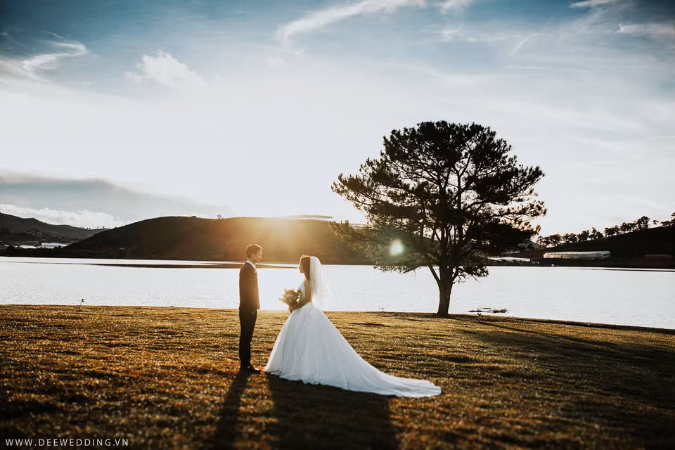 Từ tình bạn, tình anh em đời thường, cả hai dần trở nên thân thiết hơn qua những dòng tin nhắn, cuộc gọi không thể thiếu mỗi ngày.