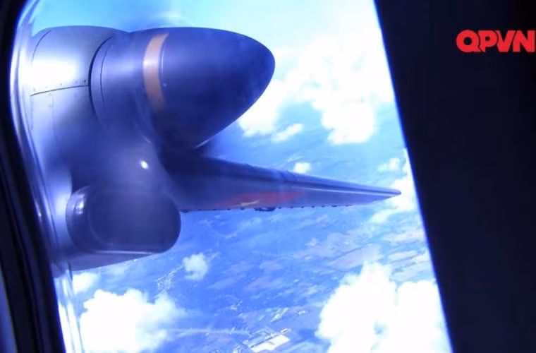 Phiên bản C-295M xuất khẩu cho Việt Nam được trang bị hai động cơ tuốc bin cánh quạt Pratt &amp; Whitney Canada PW127G cùng cánh quạt 6 lá 586F cung cấp tốc độ bay tối đa 576km/h, tốc độ bay hành trình 480km/h, tầm bay lên tới 4.600km với tải trọng 3 tấn hoặc chỉ là 1.300km với tải trọng tối đa 9,2 tấn.