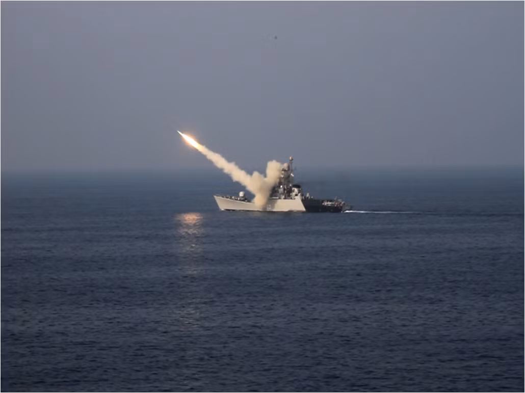 Với 16 tên lửa Uran-E, tàu hộ tống INS Kirch có sức tấn công diệt hạm đặc biệt nguy hiểm, có khả năng tiêu diệt các tàu chiến lớn hơn nó gấp nhiều lần bằng việc phóng “mưa đạn uran-E”. Đương nhiên, các tàu Molniya của Việt Nam cũng sở hữu khả năng tương tự.