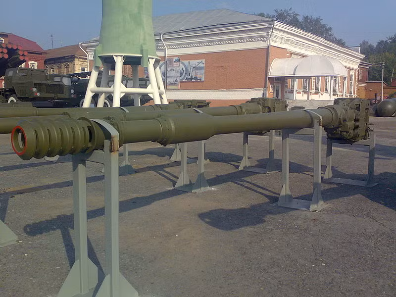 Sức xuyên phá của nòng M-62-T2 cũng "vô đối" thời điểm bấy giờ, nó thừa sức xuyên thủng giáp mọi loại tăng Anh và Mỹ ít nhất là cho tới khi xe tăng Challenger hay M1 Abrams ra đời. Với đạn BD-472, M-62-T2 có thể xuyên thủng giáp thép đồng nhất dày đến 214mm ở góc chạm 0 độ hoặc 172mm ở góc chạm 30 độ; đạn BM11 cho sức xuyên tối đa đến 320mm góc chạm 0 độ hoặc 110mm góc chạm 60 độ và đạn 3BK9 xuyên giáp dày 200mm góc chạm 60 độ.