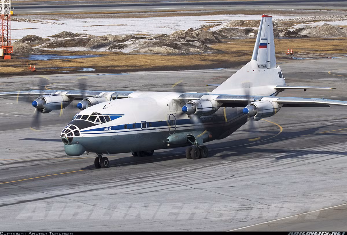 Gần đây, chuyên gia quân sự Nga Vasily Kashin đã tiết lộ lý do “gây sốc”. Theo đó khi nhắc tới nhu cầu mua sắm máy bay vận tải của Việt Nam. Ông này cho biết là Việt Nam có thể sẽ mua máy bay C-130 bởi hiện Nga không sản xuất máy bay “thể loại này” (ám chỉ máy bay vận tải chiến thuật, hạng trung).