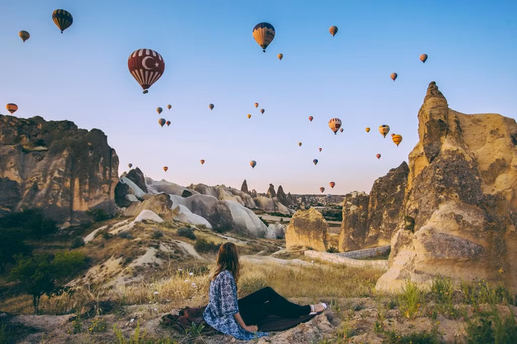 Châu Âu là điểm đến đầu tiên trong hành trình du lịch khắp thế giới của Nicola. Sau một năm khám phá và tìm hiểu nét đẹp về con người, văn hóa nơi đây, 9X đã quyết định trở về nước hoàn thành khóa học trở thành nhiếp ảnh gia chuyên nghiệp.