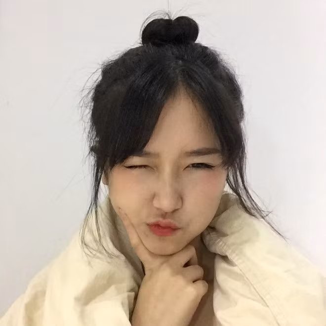 Suốt 10 năm, Nhi là học sinh giỏi, nói tiếng Anh lưu loát. Vài tháng tới, cô sẽ lên đường du học Mỹ.