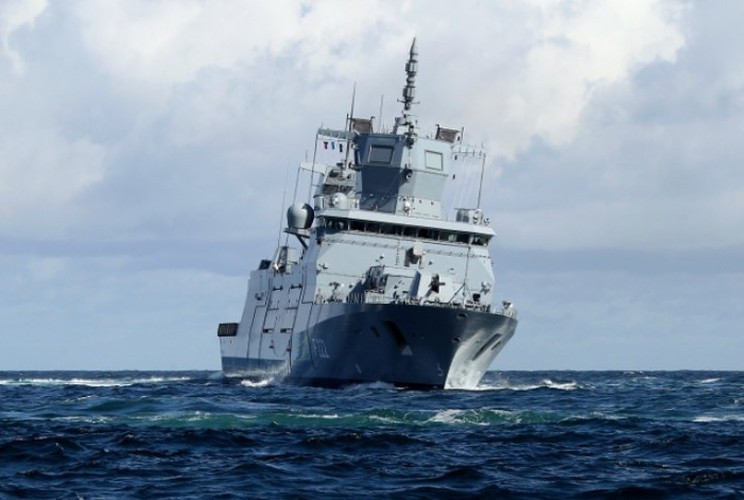 Đi kèm theo đó là các loại radar dẫn đường hàng hải, radar kiểm soát hỏa lực, thiết bị trinh sát quang học, thông tin liên lạc vô cùng tối tân có nguồn gốc từ những công ty hàng đầu của Mỹ và châu Âu.