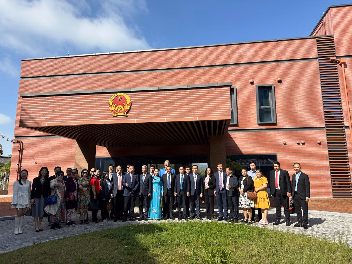 Lanh dao TP HCM gap go cong dong nguoi Viet Nam tai Han Quoc