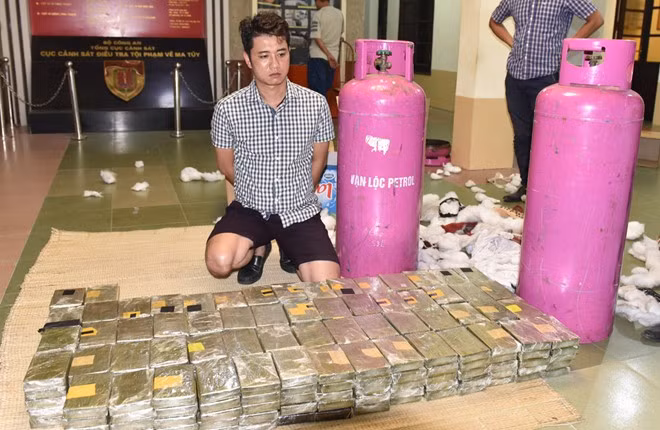 490 bánh heroin duoc giau trong binh gas the nao?