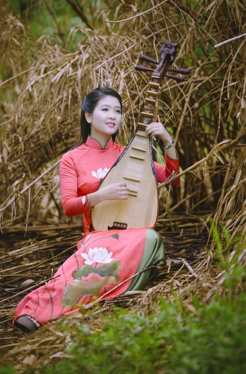 Nói về quan niệm sống của mình cô nàng cho biết: “Quan niệm sống của mình rất đơn giản, sống và làm theo những gì mình yêu thích, không bó buộc bản thân. Mình còn là một người rất kiên trì, hay đặt ra mục tiêu để tự phấn đấu”.