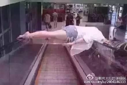 Tai nạn thang máy rùng rọn khién mọt co gái mát dàu-Hinh-4