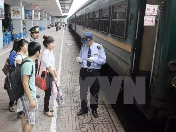 Duong sat giam 50% gia ve tau Thong Nhat sau cao diem He