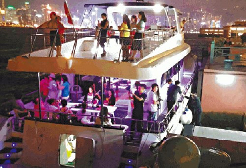 Các nữ du khách được ở trên du thuyền 5 sao, được tận hưởng các dịch vụ chăm sóc "tận răng".