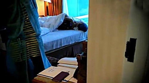 Ngày thứ 3 của chuyến du lịch, các du khách sẽ được tiêm Botox, Hyaluronic acid và hormone trước khi thẩm mỹ. Thậm chí, một số khách hàng cũng trải qua các ca phẫu thuật xâm lấn khác như sửa mũi.