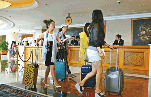 Ngày đầu tiên của tour du lịch, các nữ du khách sẽ được nghe tư vấn y tế miễn phí.