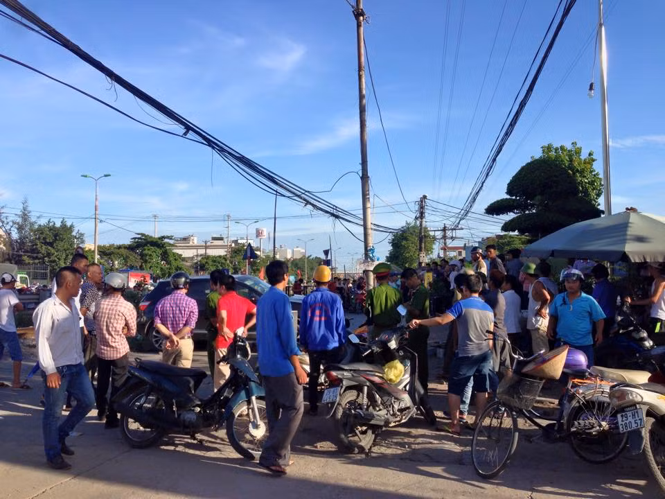 Tau hoa va o to o Ha Noi: 6 nguoi thuong vong