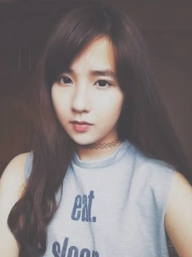 Cô nàng hiện đang là cái tên được rất nhiều người quan tâm. Nhiều người thầm ví von Khánh Hà là "hot girl".