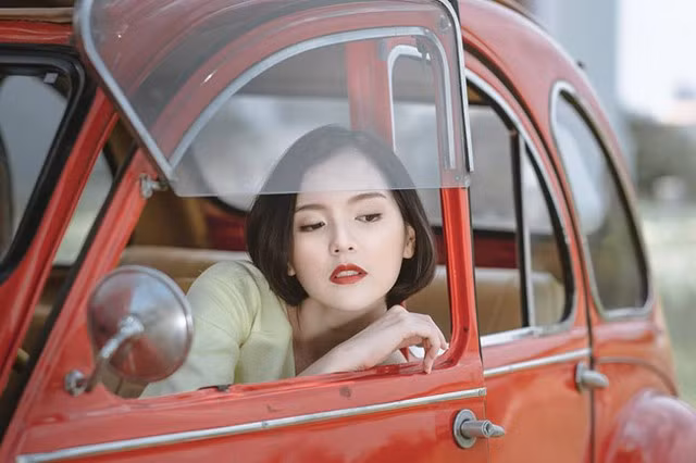 Cô nàng nữ sinh cấp ba trường quốc tế Pháp được dân mạng quan tâm đặc biệt. Hải Tú sở hữu khuôn mặt xinh xắn và vóc dáng đẹp không thua kém các hot girl.