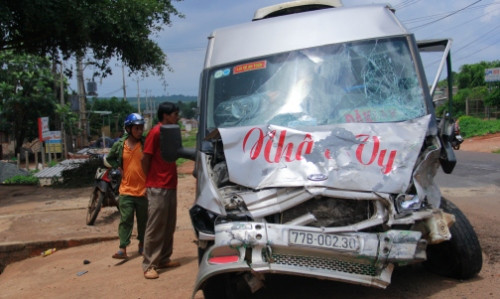 Tai nan nghiem trong tai Gia Lai, nhieu nguoi thuong vong-Hinh-2