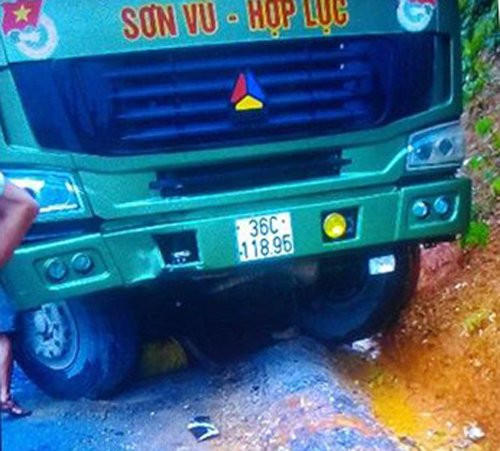 Tong vao xe “ho vo”, 3 thanh nien chet tham o Thanh Hoa