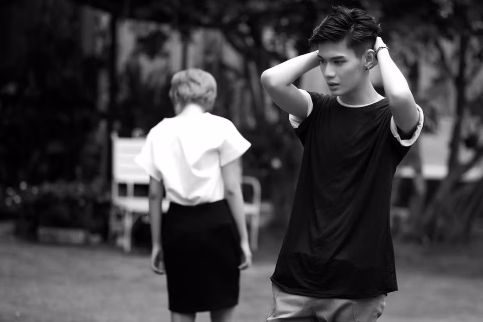 Dao Ba Loc dau kho roi nuoc mat vi yeu don phuong