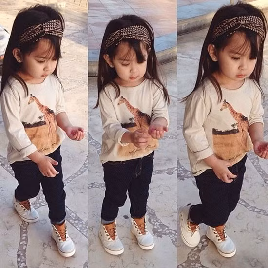 Cách phối đồ của cô nhóc không thua kém các tín đồ thời trang người lớn.