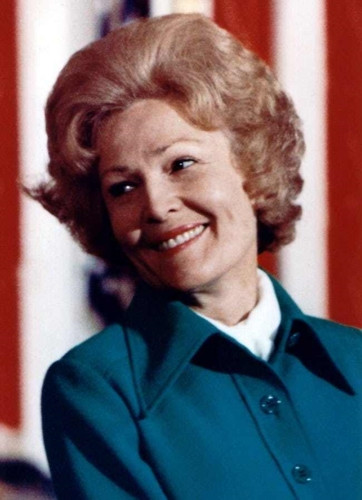 Được mật vụ Mỹ đặt biệt danh riêng: Thường xuyên xuất hiện trước công chúng, các Đệ nhất phu nhân cũng nhận được sự bảo vệ nghiêm ngặt như các Tổng thống. Cơ quan Mật vụ Mỹ thậm chí đã đặt cho mỗi Đệ nhất phu nhân một tên riêng để tăng cường an ninh và bảo vệ tốt hơn cho họ. Đệ nhất phu nhân Nancy Reagan tên là "Rainbow", Jackie Kenedy là "Lace", Pat Nixon là "Starlight", Michelle Obama là "Renaissance" và Melania Trump là "Muse". Ảnh: Nixon Library