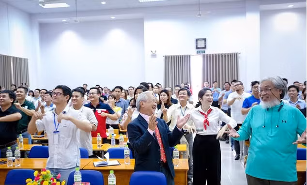 Chu tich Tri Tri Group Ly Truong Chien: Cong nghe khong the thay the duoc con nguoi!-Hinh-4