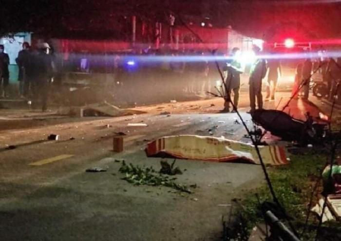  Hai xe máy đi ngược chiều đâm nhau, 3 người tử vong: Tối 1/1, xe máy do Trần Văn Đức (SN 2005, trú huyện Phú Vang, tỉnh Thừa Thiên Huế) điều khiển, chở Nguyễn Thanh Nam (SN 2006, cùng trú ở địa phương) Khi đến xã Vinh Xuân, xảy ra va chạm với xe máy do Phạm Văn Nhật (SN 2001, trú TP Huế) điều khiển, chở Lê Viết Bi (SN 1998, trú xã Phú Hải, huyện Phú Vang) lưu theo hướng ngược lại. Hậu quả, 3 người tử vong.