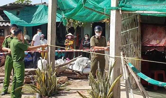  Nghi án con trai sát hại mẹ ruột: Ngày 2/1, Công an tỉnh Bến Tre cho biết đang điều tra vụ án mạng nghiêm trọng xảy ra tại xã Phú Lễ, huyện Ba Tri khiến một người phụ nữ thiệt mạng. Nạn nhân là bà Đ.T.L. (58 tuổi, người địa phương). Nghi phạm liên quan đến vụ án được nghi vấn là con trai của nạn nhân. Anh ta có biểu hiện mắc bệnh tâm thần. 