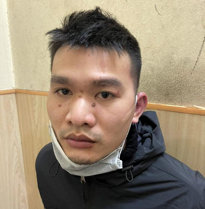  Đe dọa tạt axit để "tống tiền" các gia đình giàu có: Do ham chơi bời, cờ bạc dẫn đến nợ nần, Dương Văn Tuyền (SN 1996, trú huyện Tiên Lãng, Hải Phòng) nảy sinh ý định tìm các gia đình giàu có ở huyện Tiên Lãng (TP Hải Phòng) để đe dọa tạt axit nhằm chiếm đoạt tài sản. Ngày 9/1, Công an huyện Tiên Lãng cho biết đang tạm giữ Tuyền để điều tra, làm rõ. 