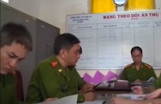 Qua điều tra mở rộng, được biết, trước kia Kiều Quốc Huy vốn là bạn thân với 2 vợ chồng anh Bình, chị Hạnh. Năm 2002, vợ chồng anh Bình có làm giấy tờ sang nhượng 5 thửa đất cho Kiều Quốc Huy. Điều này khiến các cán bộ điều tra đặt nghi vấn bởi thời điểm đó, Huy đang là công nhân, với mức thu nhập và hoàn cảnh gia đình thì đối tượng không thể có tiền để mua mảnh đất với giá trên giấy tờ lúc đó là 2,7 tỷ đồng.