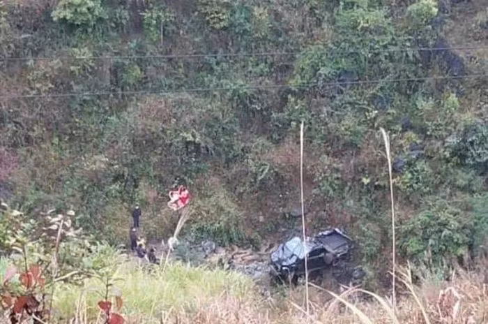  Lao xuống vực sâu, tài xế xe bán tải tử vong tại chỗ: Đêm 3/1, tại xã Thượng Phùng, huyện Mèo Vạc (Hà Giang) anh Hoàng A Páo (SN 1981, trú tại xã Tả Lủng) đi từ nhà người quen về bằng xe bán tải thì bất ngờ lao xuống vực sâu khoảng 50 mét dẫn đến tử vong.