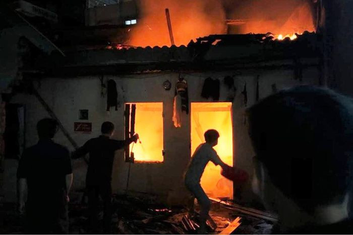  Ba người tử vong trong vụ cháy nhà ở Hà Nội: Tối 3/1, tại ngôi nhà trong ngách 79 ngõ 18 Định Công Thượng (Định Công, Hoàng Mai, Hà Nội) xảy ra hỏa hoạn. Vụ cháy làm 3 người tử vong là P.H.H (SN 1995), T.T.T (SN 1994) và P.D.H (SN 1994) tất cả cùng quê Hòa Bình.