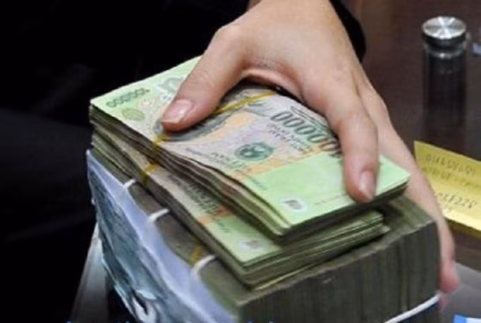  Lừa đảo bán đất nền, chiếm đoạt 110 tỷ đồng: Dù chưa nhận được sự chấp thuận của cơ quan có thẩm quyền về việc phân lô, bán nền nhưng Trần Thị Hồng Gấm (SN 1982 - Tổng Giám đốc Công ty CP Đầu tư bất động sản Bảo Long) và Trần Thế Bảo (SN 1979, chồng cũ) không hoàn trả tiền cho các nhà đầu tư, chiếm đoạt hơn 110 tỷ đồng. Ngày 4/1, Công an TP HCM cho biết đã bắt giữ 2 đối tượng này để điều tra. 