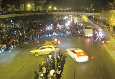 Đua ô tô: Mức phạt cũ 8-10 triệu đồng. Mức phạt mới 2--25 triệu đồng. (Ảnh minh họa) 