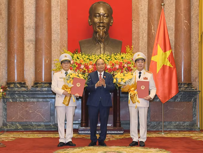 Chan dung 2 Thu truong duoc thang quan ham thuong tuong Cong an