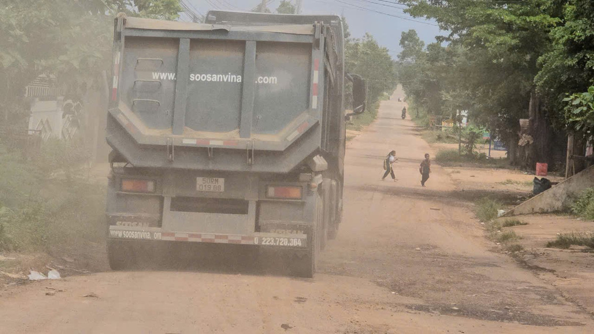 Dak Lak: Xe cho khoang san co dau hieu qua tai, gay o nhiem-Hinh-5