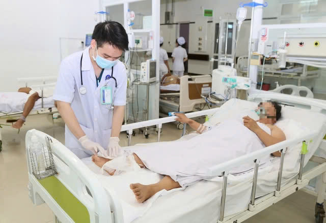 Đắk Lắk: Suýt mất mạng vì tin lời thầy lang chữa rắn cắn Dak Lak: Suyt mat mang vi tin loi thay lang chua ran can