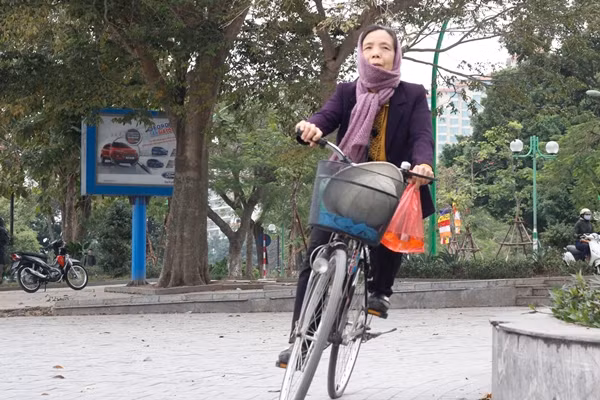 Chum anh: Nguoi dan no nuc tha ca chep tien ong Tao ve troi