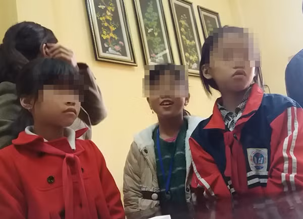 Giao vien ke phut truy duoi ke bat coc hut hoc sinh o Ha Noi-Hinh-2